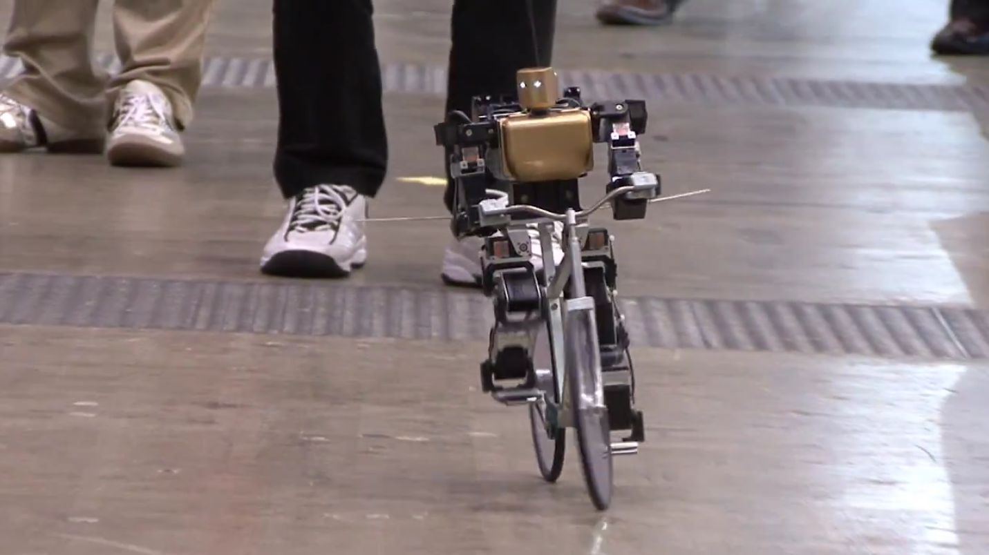 会骑自行车的机器人,60秒骑300米,比人类骑的还远!