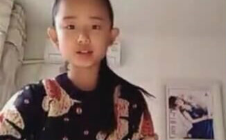 丁姝涵介绍她的包包_搞笑_生活_bilibili_哔哩哔