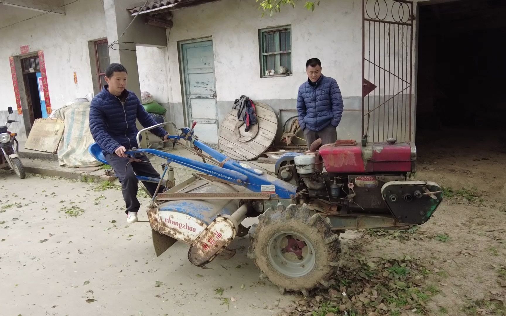 开拖拉机去西藏网红“管管”被曝去世，妻子：不堪网暴自杀 - 封面新闻