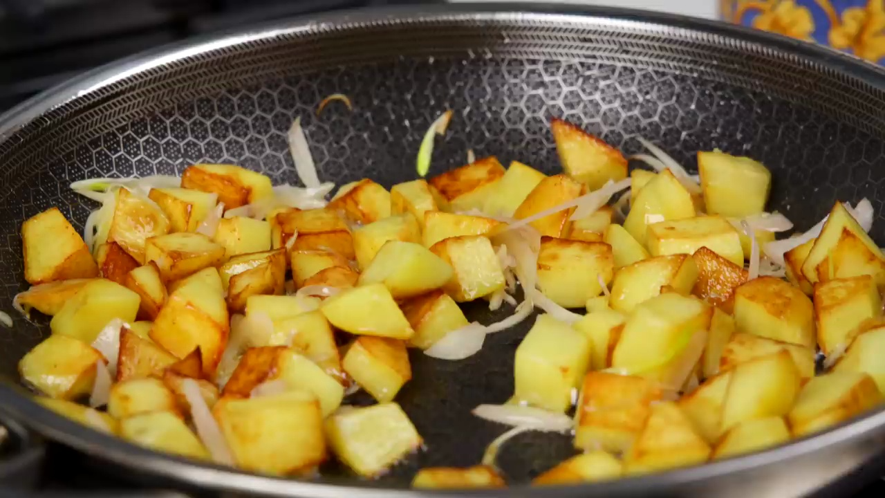 不要只炒土豆！我丈夫每天都想要它！健康、简单且非常美味的食谱！
