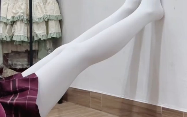 You can always trust white cotton pants.