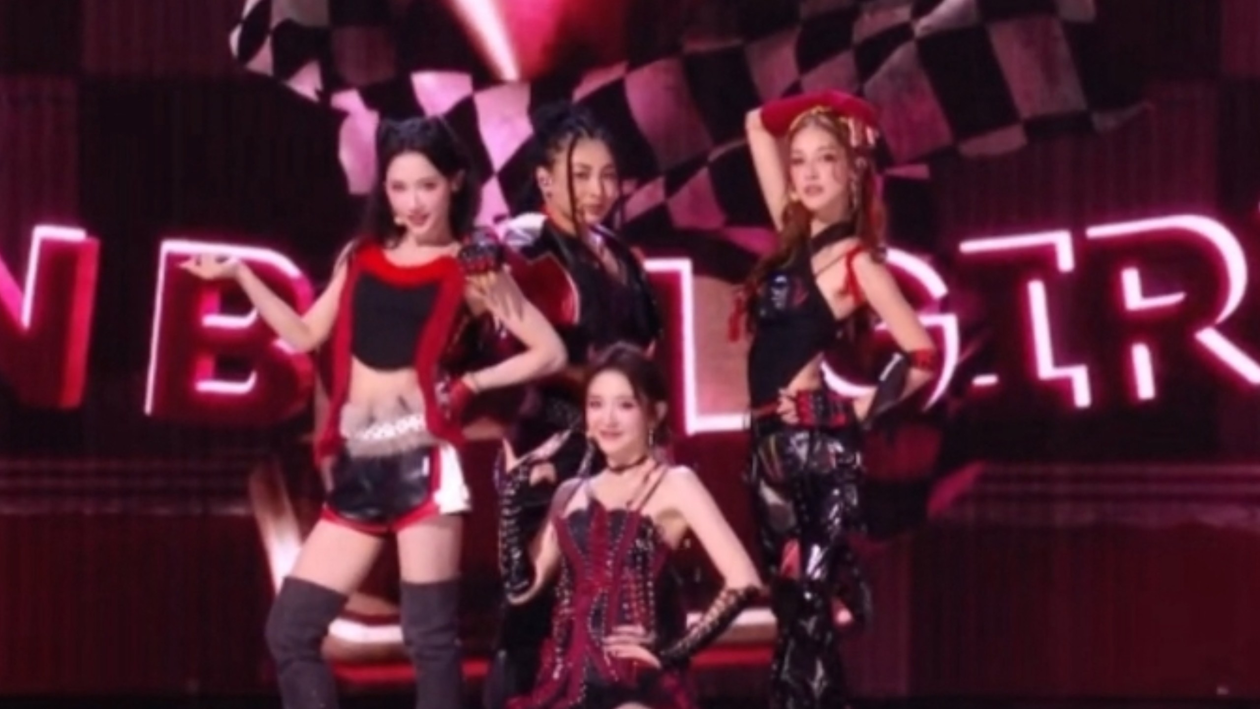 浪姐二公淡淡组《BONBON GIRLS》！唐艺昕第一句笑疯了叽里咕噜说啥呢没骂我两句吧！何宣林还是那么强！-coser喵-coser美图-coser聚集地