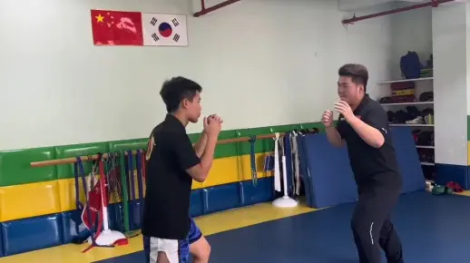 【散打教学】少儿散打防身第一课,三步教会孩子在学校受到欺负如何保护自己