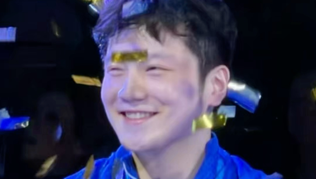 樊振东也没想到，刘国梁也懵了，萨尔布吕肯俱乐部经理居然在众目睽睽之下，打断了记者对樊振东采访。