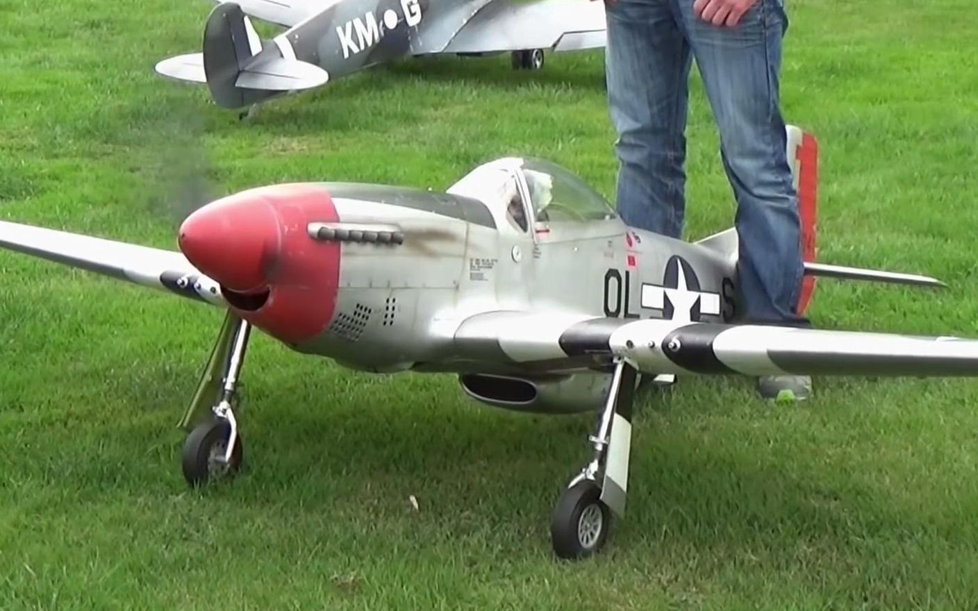 【卡夫像真机】大比例P-51D红色机尾野马战斗机搭载多缸的完美飞行