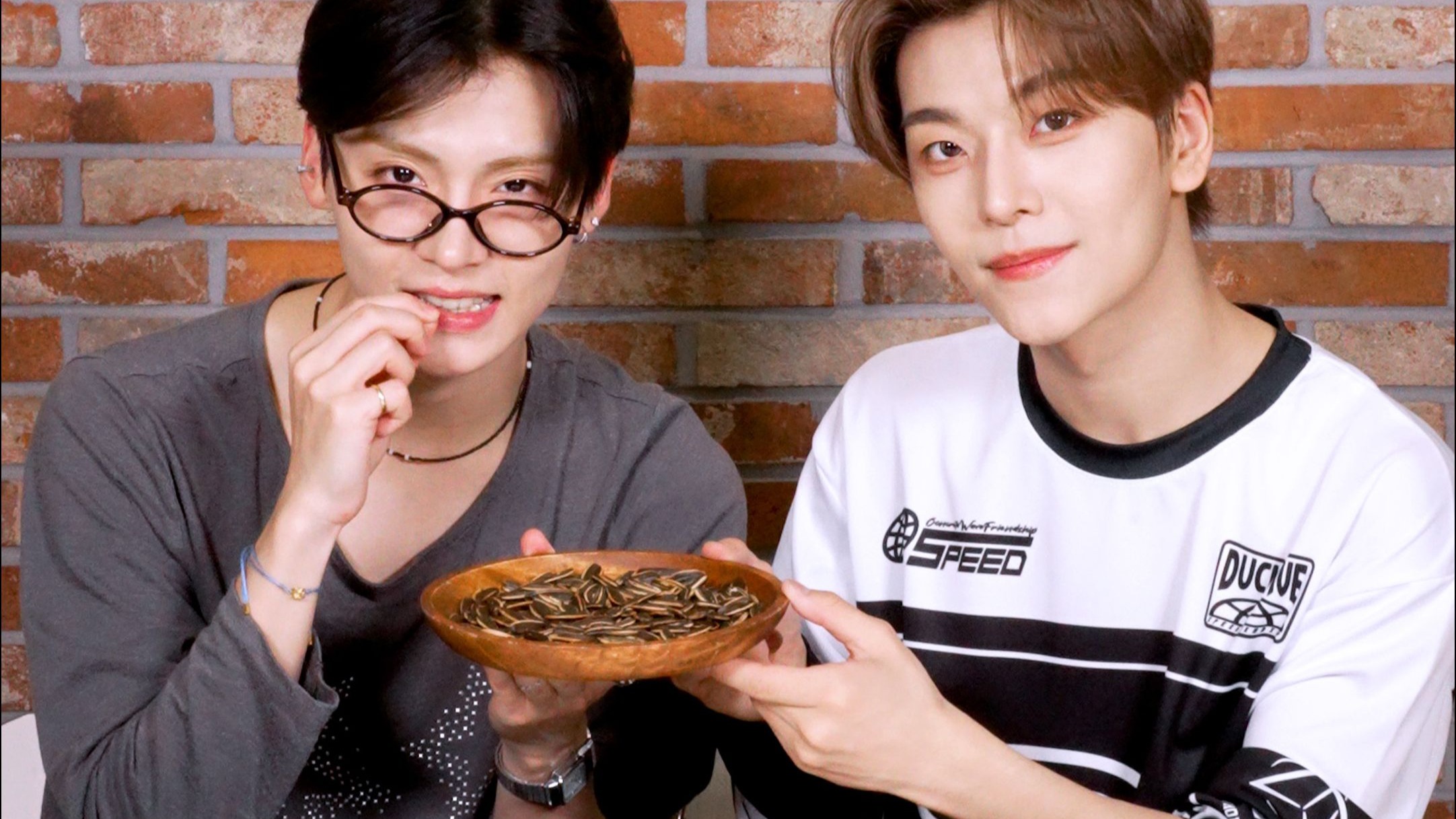 瓜子还能这么吃？？#李相沅 #贺鑫隆