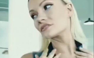 AMORESY wishes you a great weekend! #AustralianWildRoseRose #NormalLingerieShowNoBadGuide #SwimsuitMissy