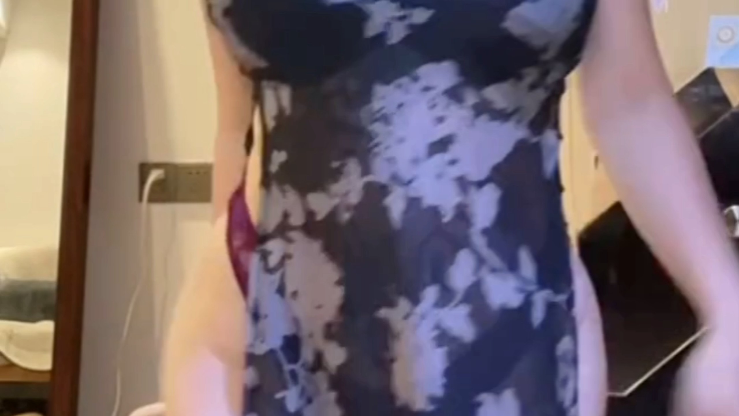 吉拉的漂亮裙子