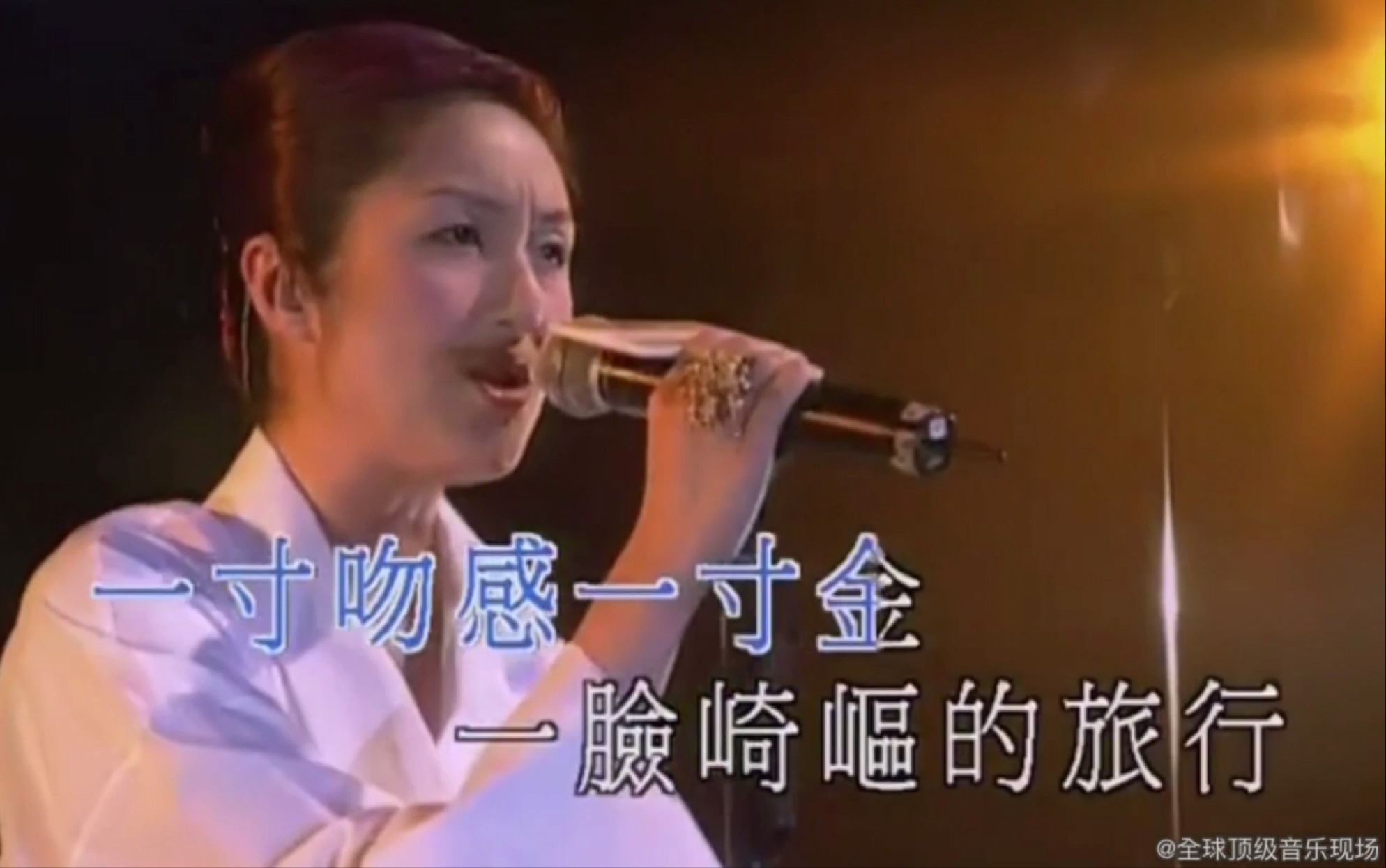 杨千嬅现场演唱《处处吻》太好听了，百听不厌！