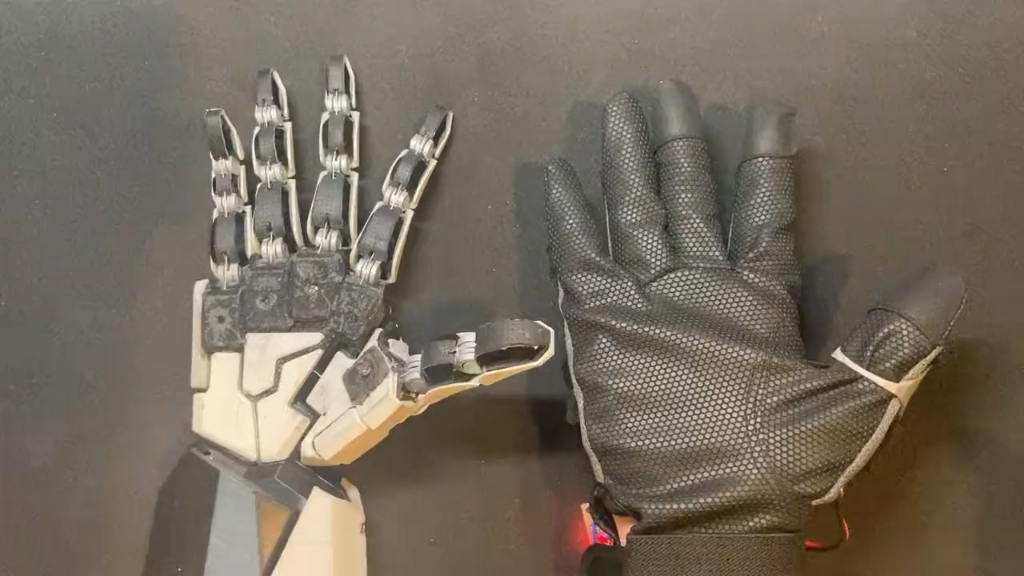 可远程操控的数据手套来控制机械手