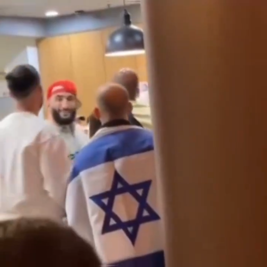 UFC“大眼”穆罕默德和支持以色列的路人吵起来了