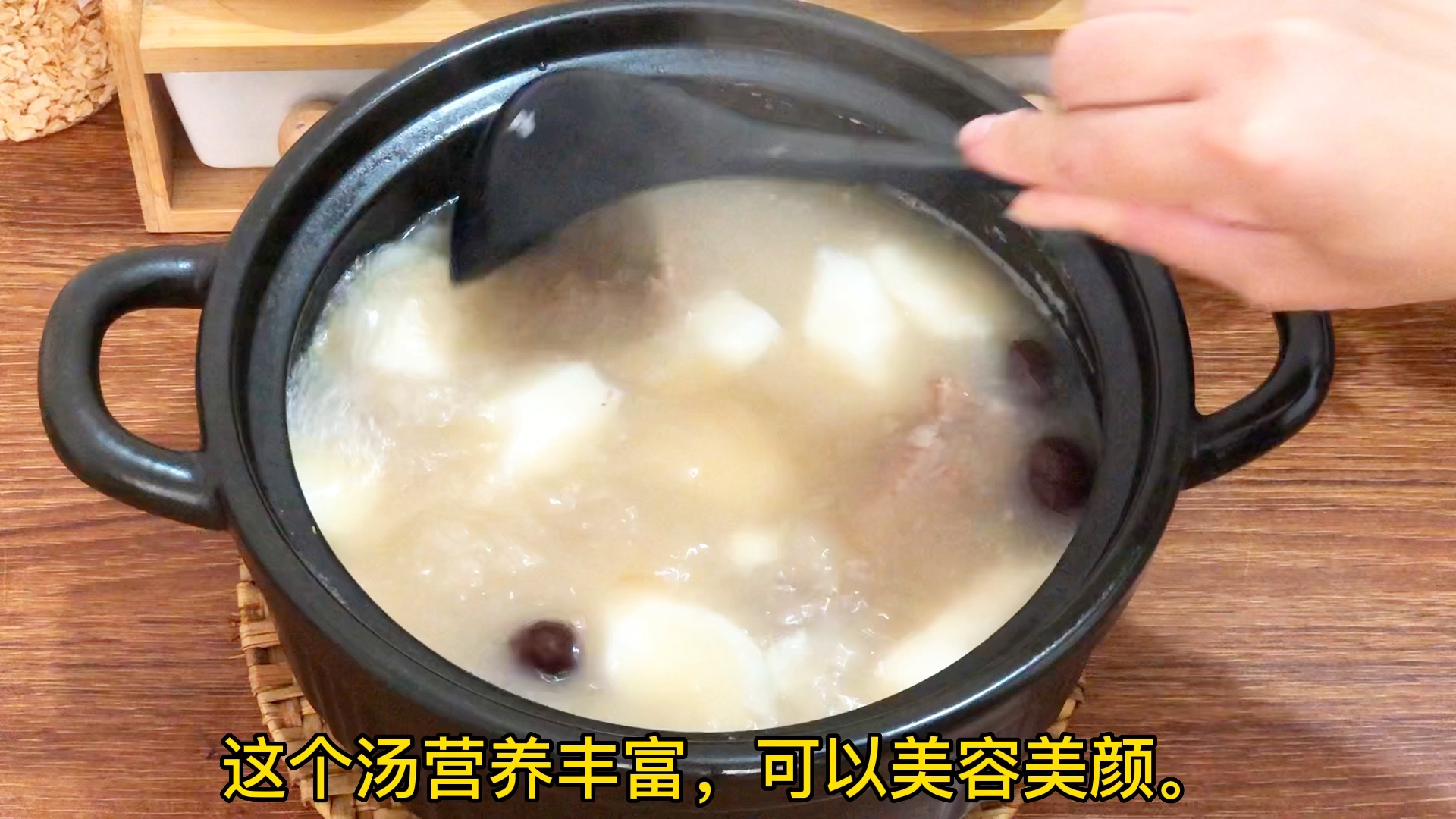 莲子百合排骨汤怎么做_莲子百合排骨汤的做法_豆果美食