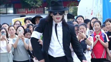 【户外跳舞】<em class="keyword">迈克尔杰克逊</em>蔡军 2025.07.12