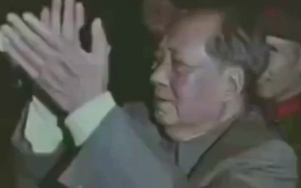 “韶山升起一颗鲜红的太阳，那时没有人会想到他也会离我们而去……”