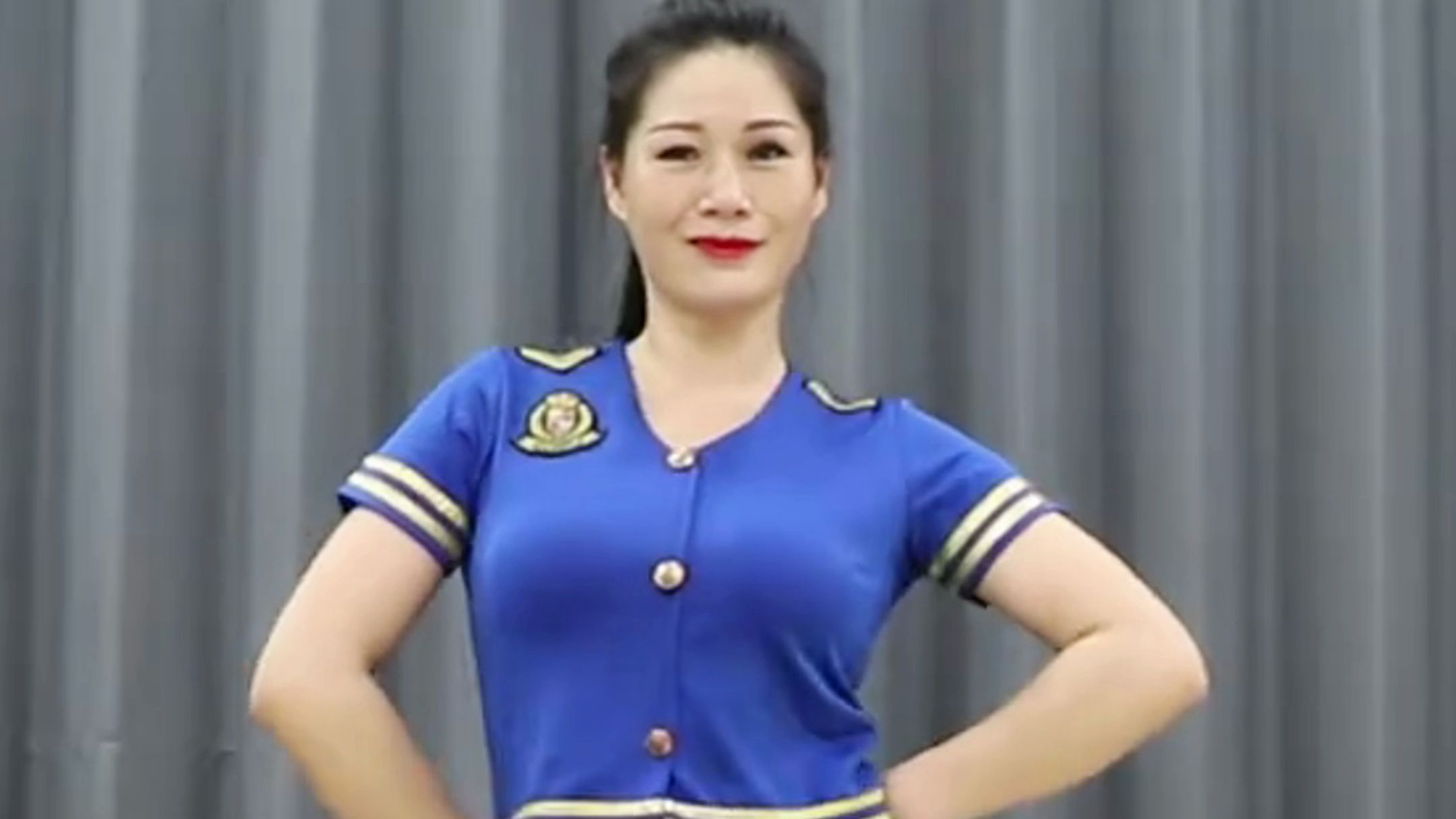 熟女 制服诱惑 王牌飞行员 广场舞