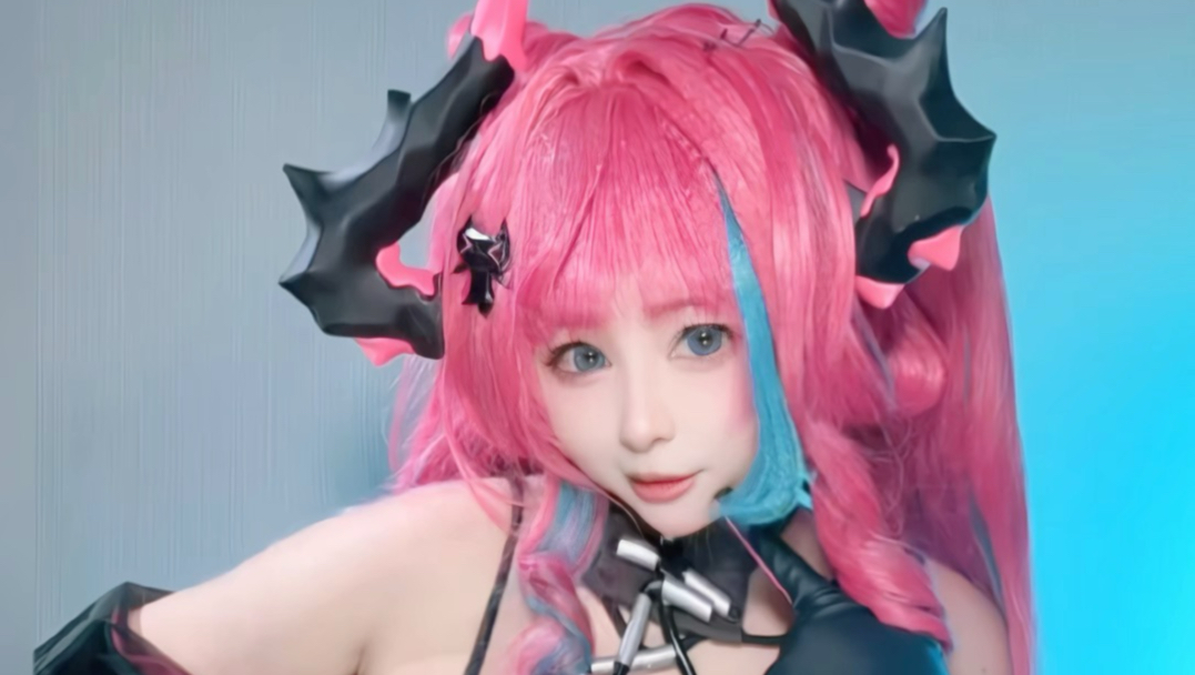 头发越粉！打人越狠！