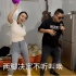 二胖跟美女娜娜表演节目《护花使者》，一个唱歌一个跳舞