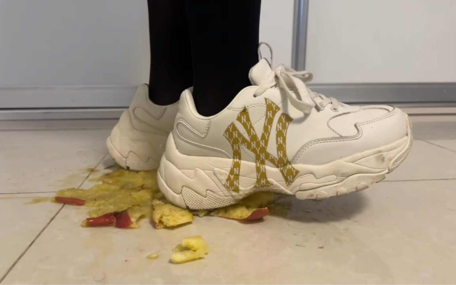 烂苹果踩起来也很解压～