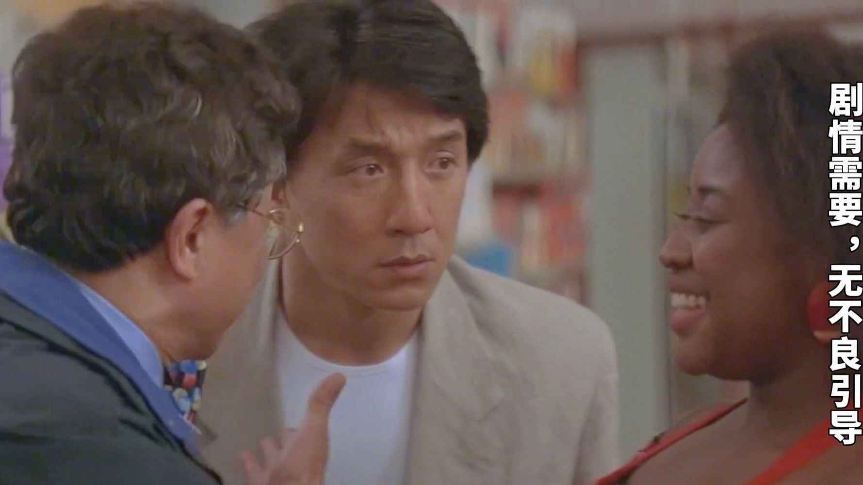 “成龙勇闯纽约斗黑帮，凌空一跳飞跃天台，名场面难以复刻”《红番区》