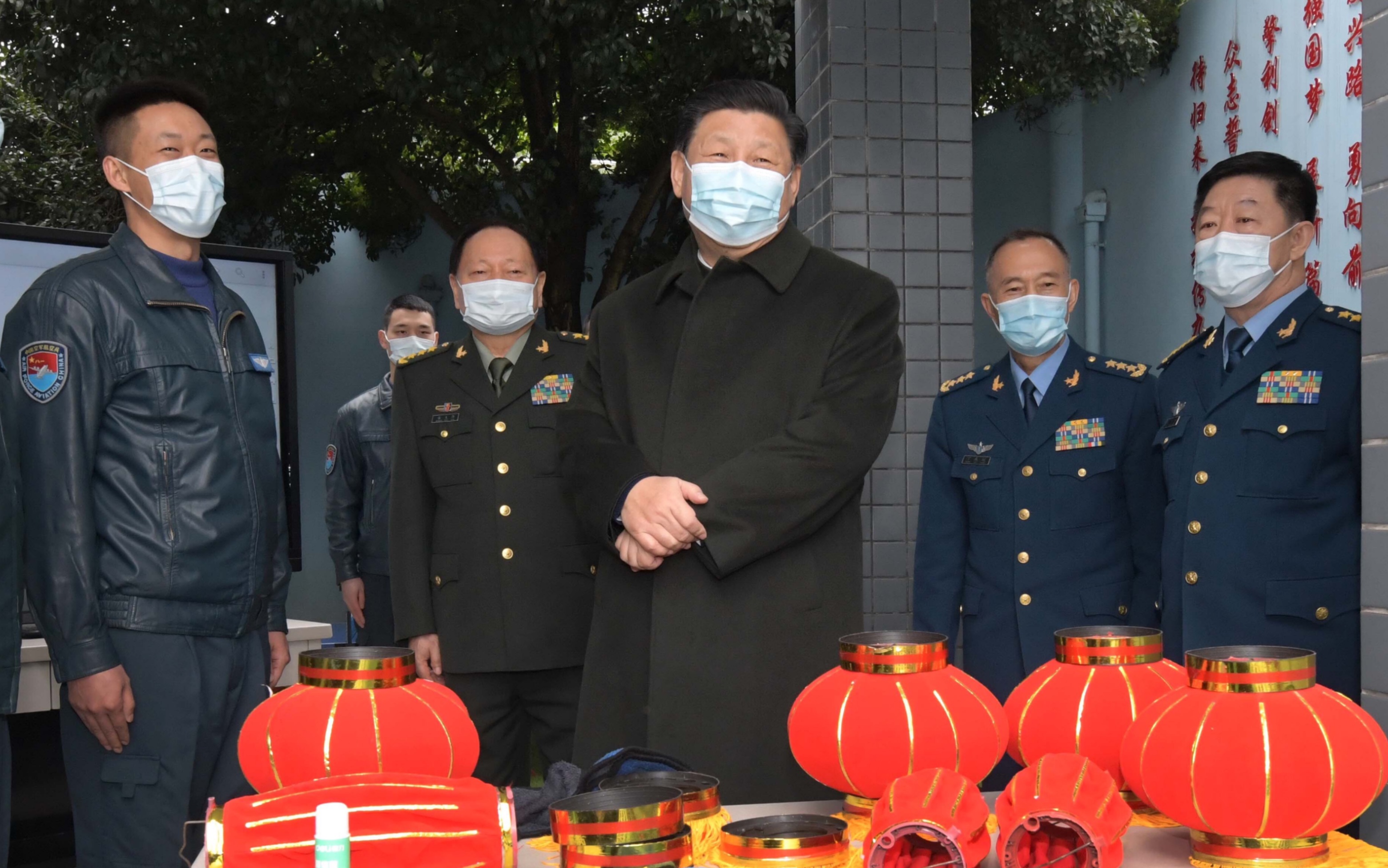 “春节休息几天？”习近平春节前夕视察看望空军航空兵某师。