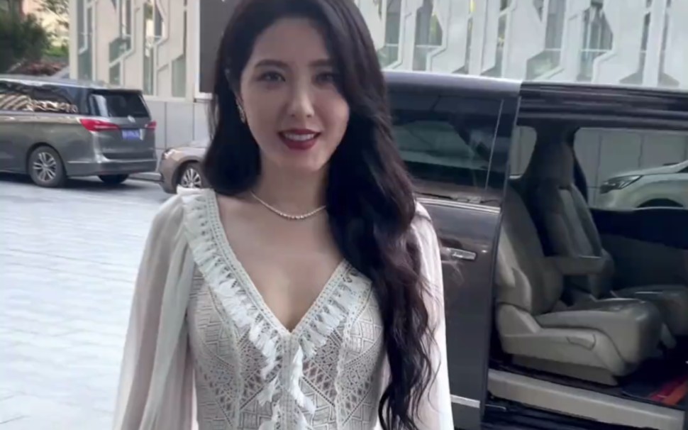 The goddess is here.
