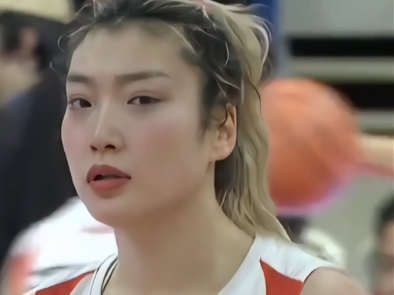 中国女篮总决赛！李梦太拼了！