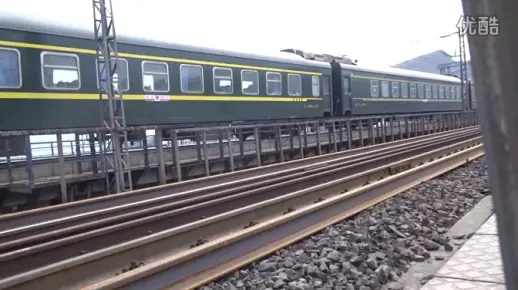 【转载】2016.02.24襄渝铁路 成局重段SS7C 0167牵引K16次重庆北至济南