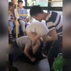 实拍男子公交车上扒掉美女裤子__仅剩内裤显尴尬 - 原来纯属意外求美女心理阴影面积