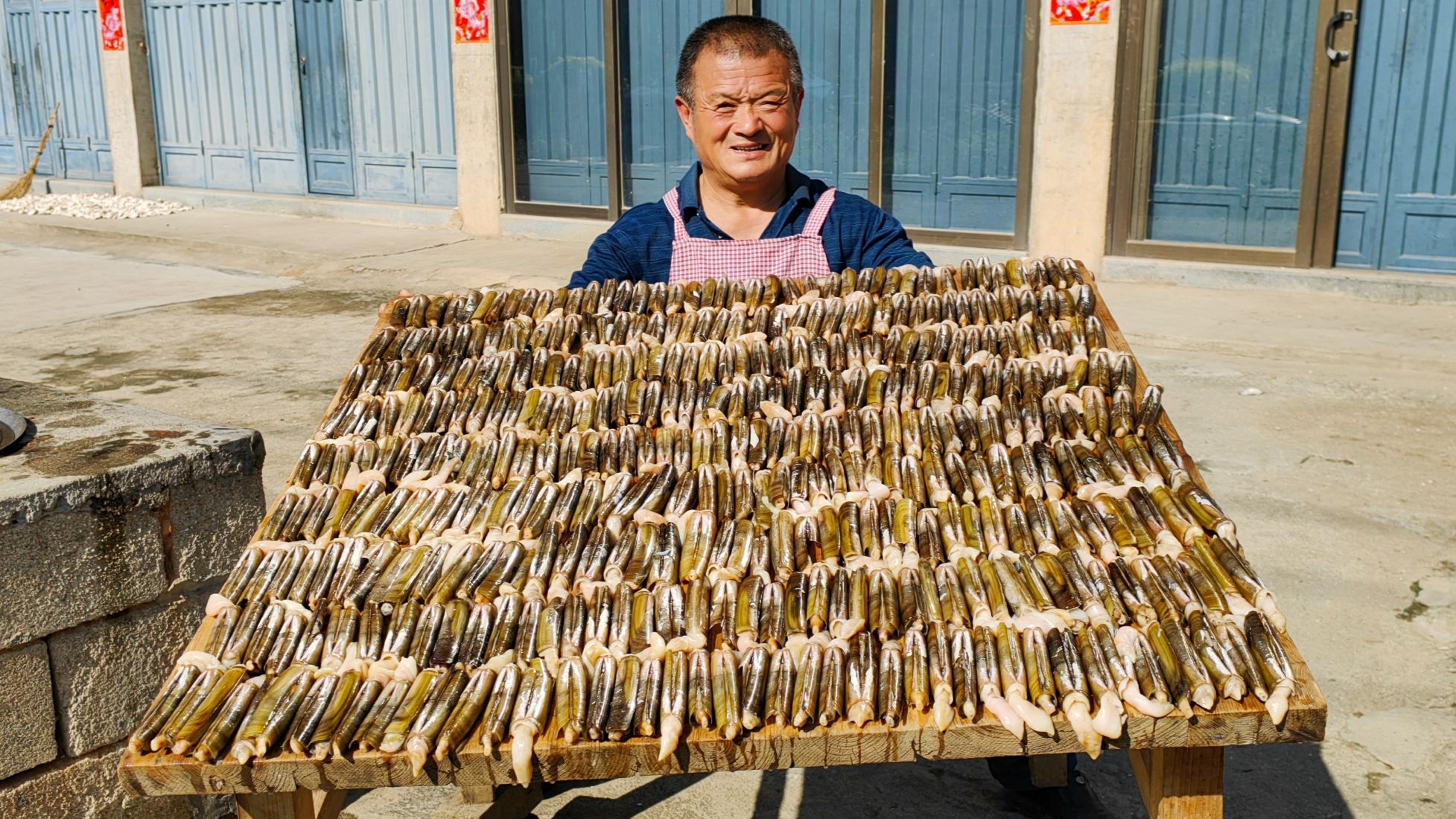 蛏王价格贱如土，阿胖山包下海鲜档口所有蛏王，做蛏王宴