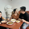 夫妻俩饭桌上秀恩爱，气的女儿跟爸妈斗智斗勇，一波操作太逗了