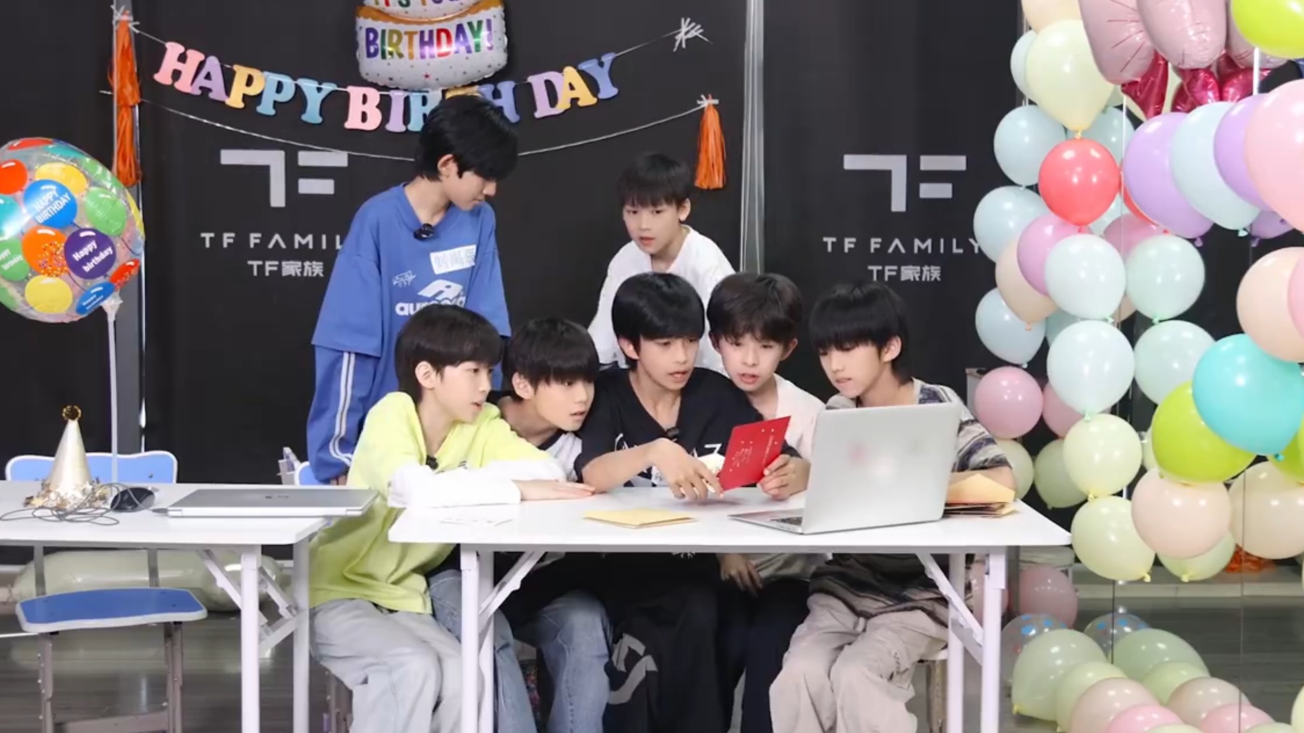 【TF家族五代】胡阿米12岁生日惊喜，五代成员为胡阿米庆生