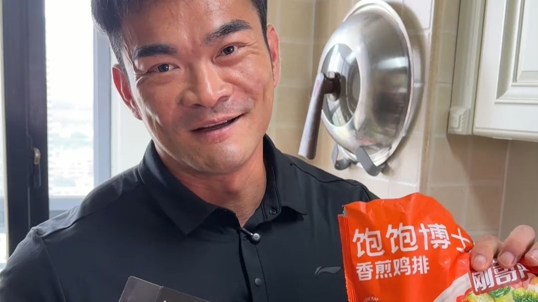 新品黑猪肉烤肠上新啦！在家做也非常的方便，吃进去的每一口都是新鲜且健康～