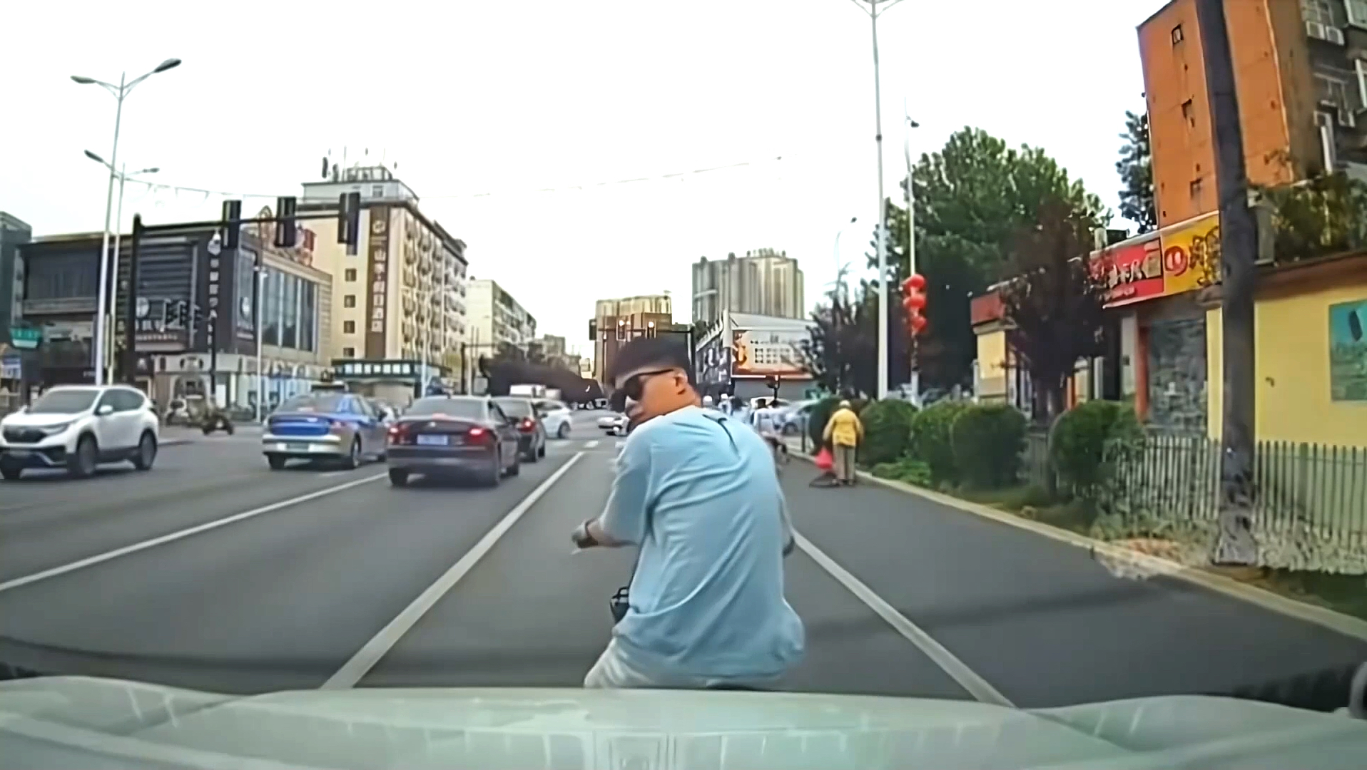 电瓶车太狂了，必须给你上一课