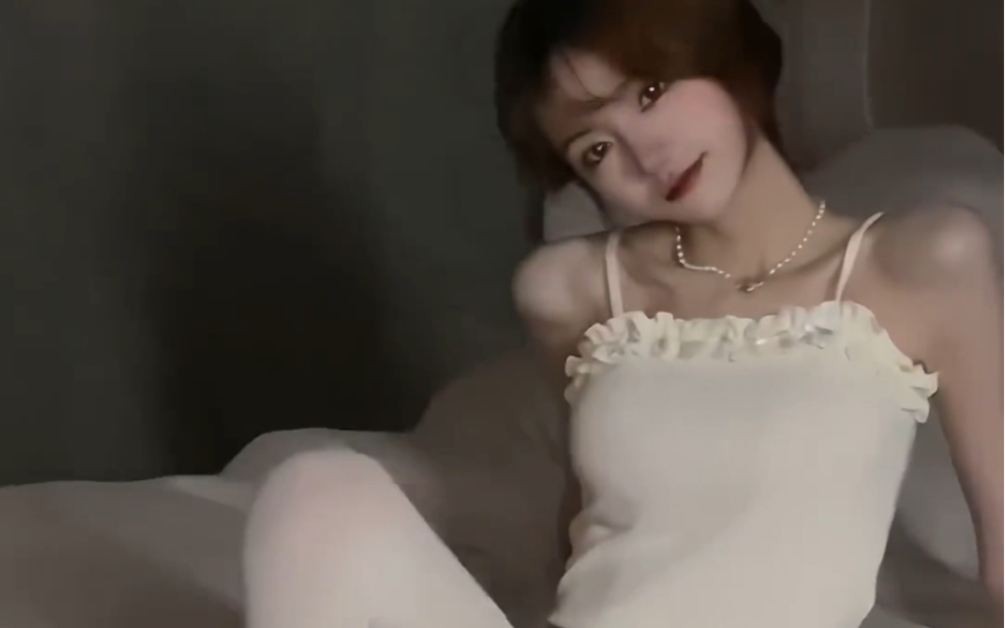 #Long legs #The way summer should be #Who isn't a leggy man yet Singularity Times is back with a new video! I rate this one 100 points!