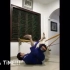 巴西柔术在家技术训练：利用弹力带和假人。