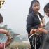 越南姑娘小银，轻松的一个视频，在家无聊了所以我们美食团队一起去农田里面做越南的特色。