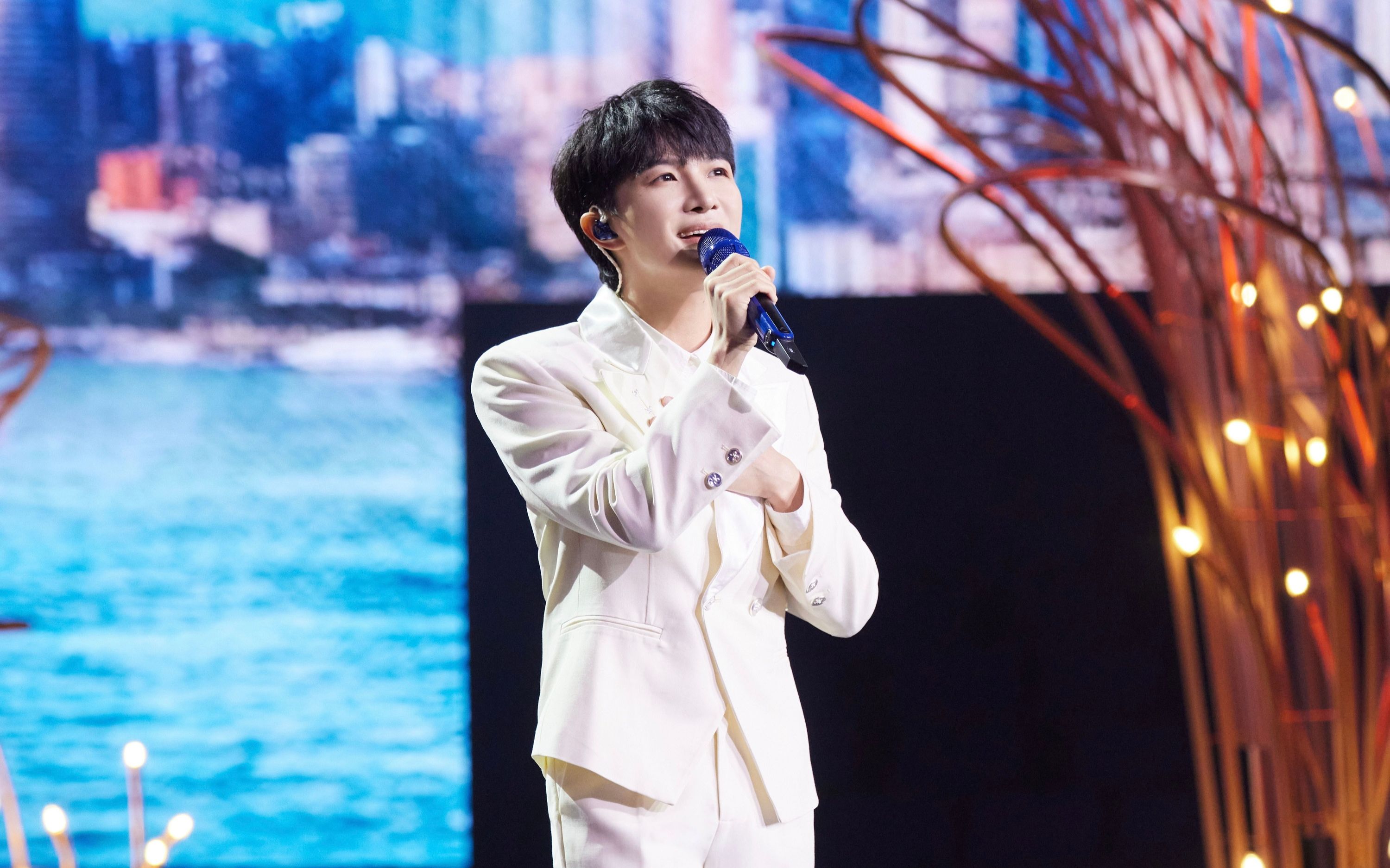 【周深】白玉兰颁奖礼舞台直拍丨《花儿一唱天下春》《和光同尘》《人世间》