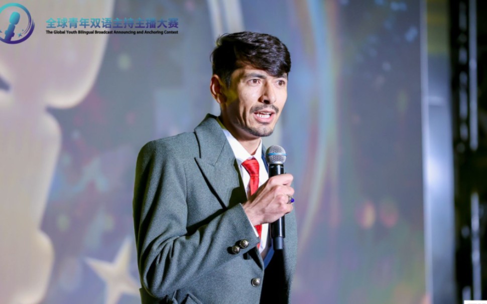 阿里老师获得全球青年双语主持主播大赛金奖并代表选手发言