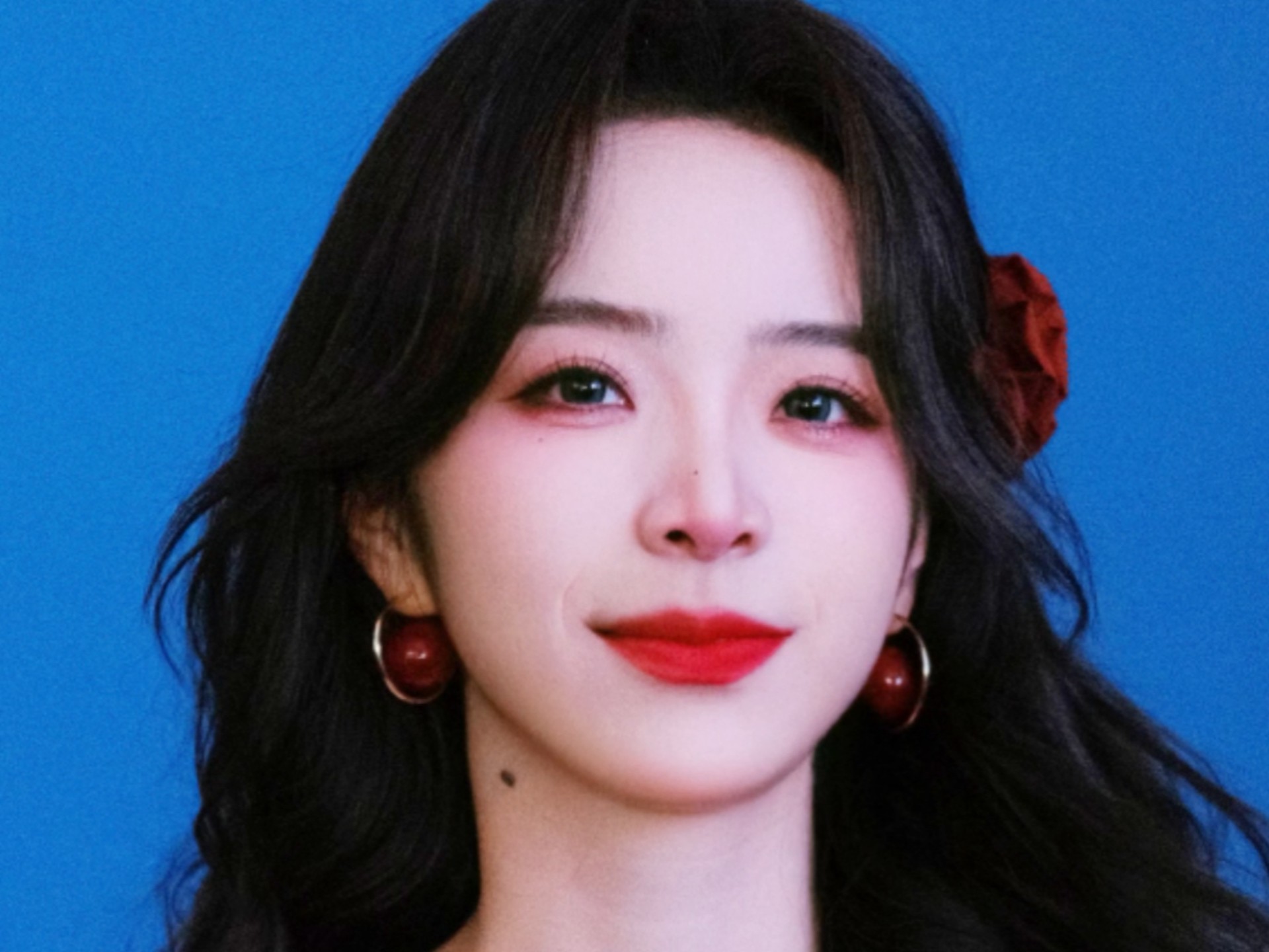 余霜の妖艳身材