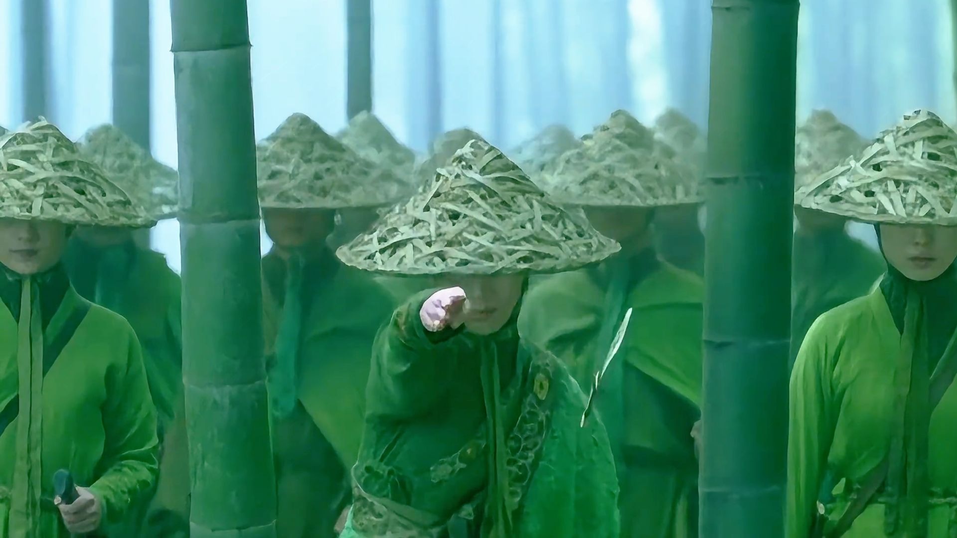 “直到宋丹丹甩出飞刀那一刻，我才知道她才是十面埋伏的顶尖高手”《十面埋伏》