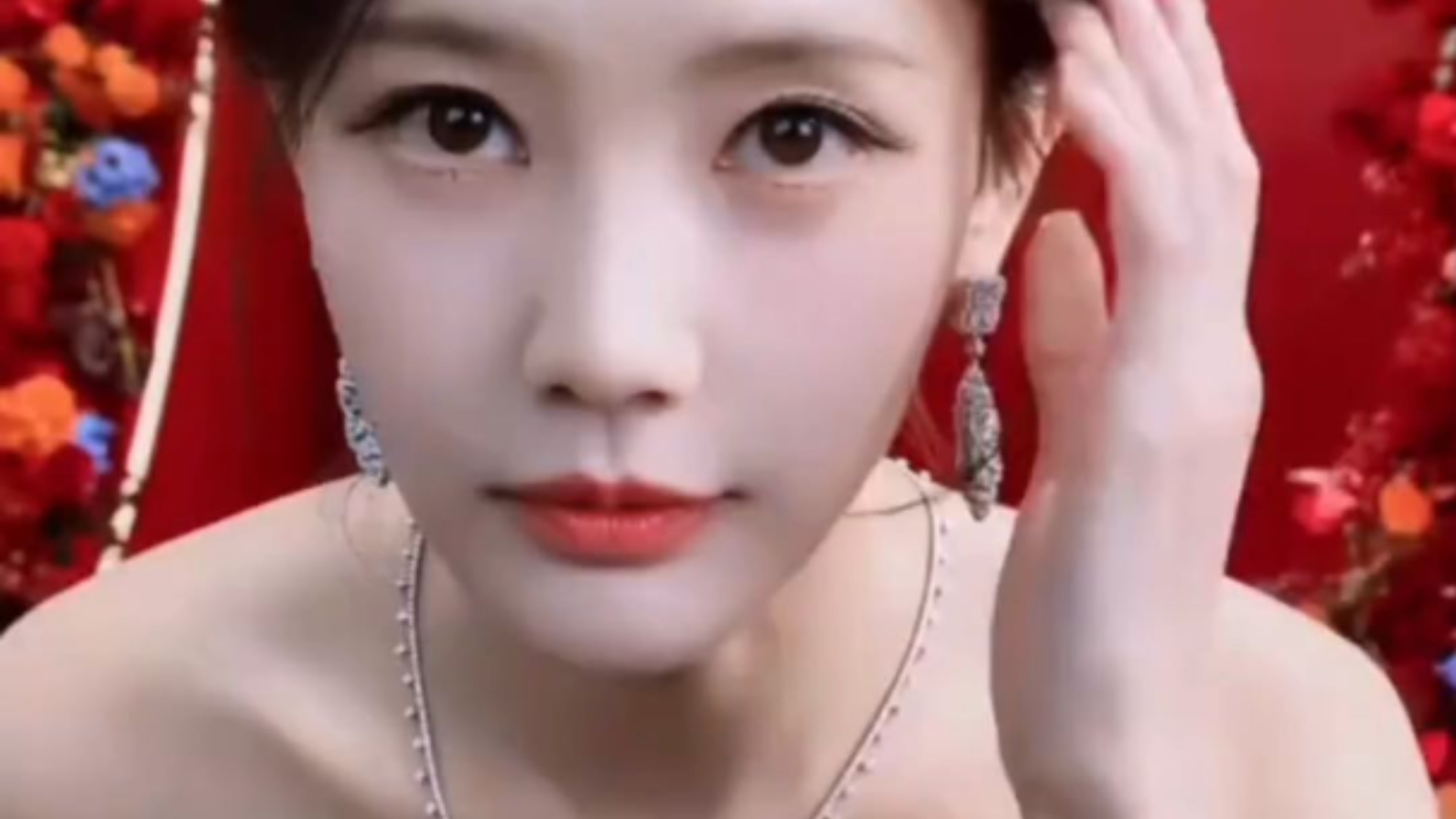 【李一桐】怼脸镜头下的桐桐，肤白貌美，太迷人啦#李一桐