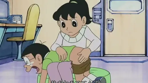 哆啦A梦：要想当胖虎的老婆也太难了，大雄竟然被静香打屁股 (1)