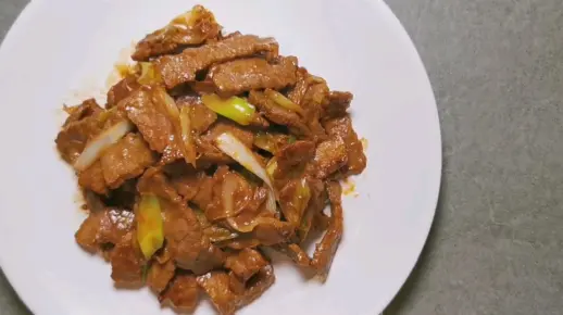 【葱炒牛肉】葱和牛肉是绝配。牛肉和减肥是绝配。