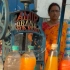 天气太热，买个印度街头刨冰饮料解解渴。