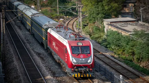 [中国铁路]Z137 乌鲁木齐-广州龟速进衡阳站