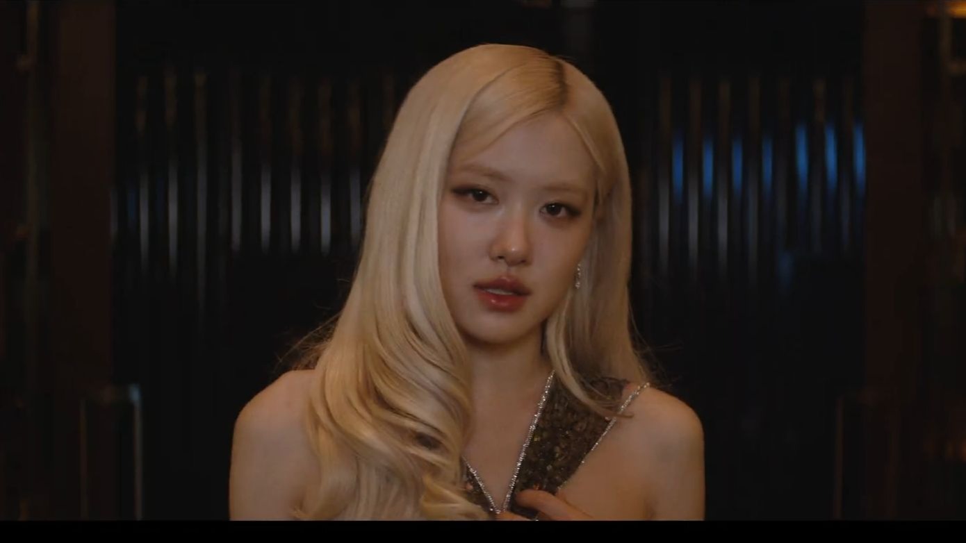 ROSÉ朴彩英新曲Messy MV公开