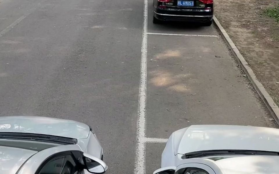 老司机都在用的侧方停车小技巧！