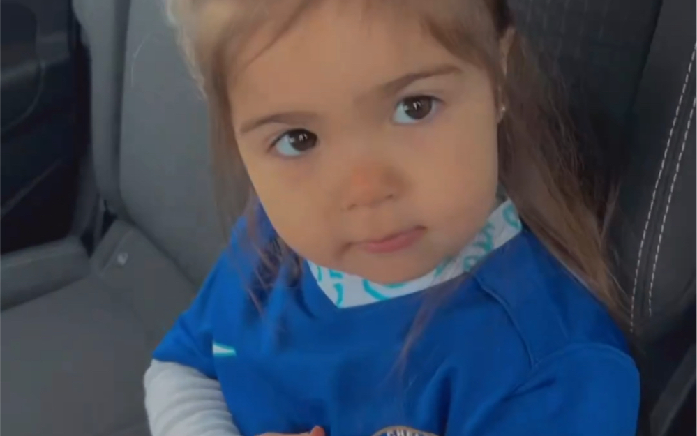 Olivia穿切尔西球衣去看恩佐比赛，她还以为自己是去看阿根廷的比赛