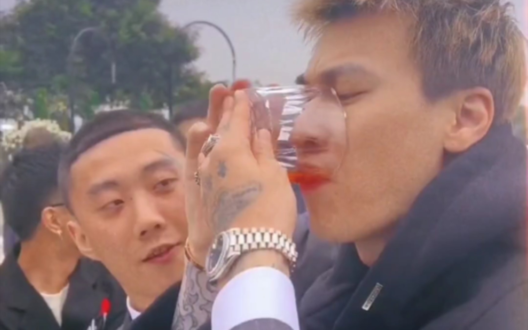 婚礼现场为了让TY喝酒Psy.p和Melo直接“强人锁男”