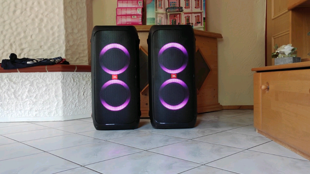 两个JBL Partybox310 室内重低音效果-哔哩哔哩